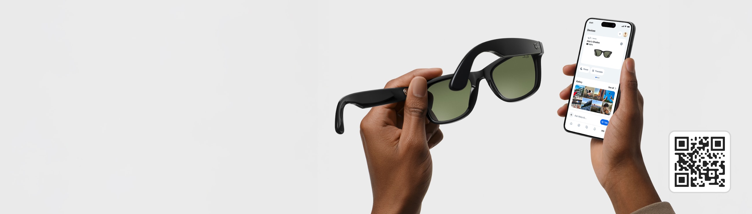 2 mani che tengono un telefono con l'app Meta AI e un paio di occhiali Ray-Ban Meta